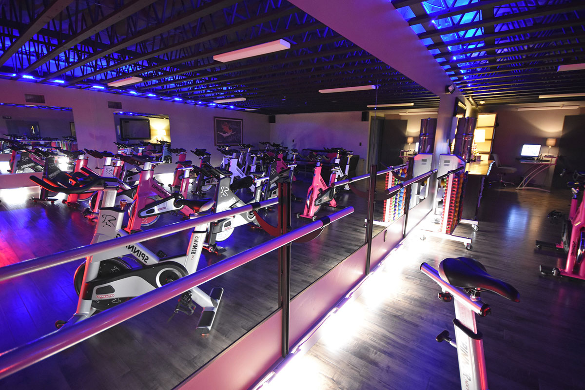 group fitness studio club 100